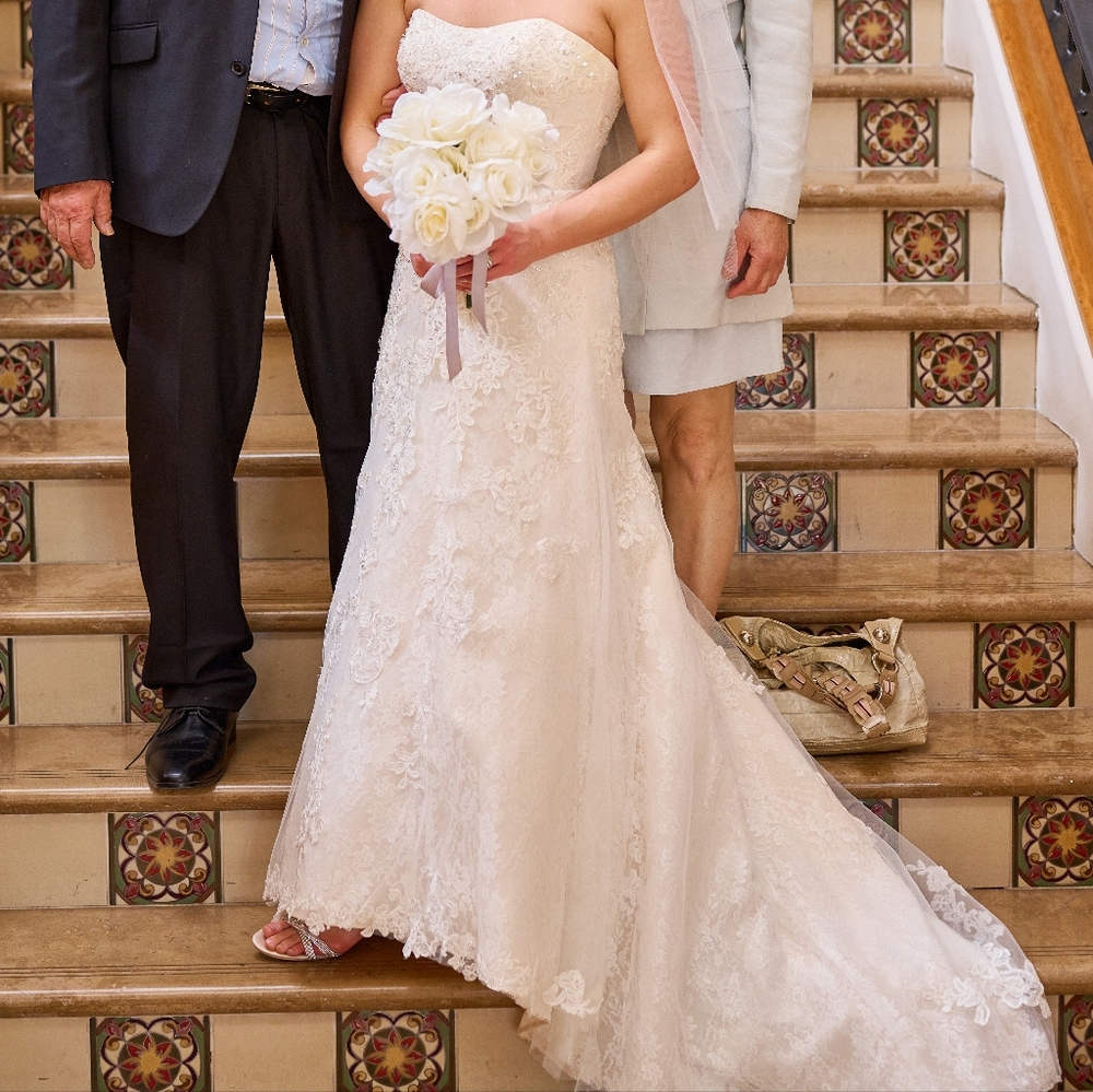 David's Bridal Strapless Wedding Dress | Size Small